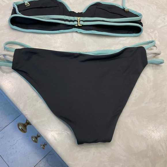 Bombshell Reversible Bikini by L Space, Black & Green, Removeable Strap, Sz Med - Picture 10 of 16